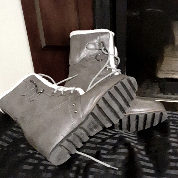 Jone of the ark sorel look alikes - Picture 2 of 6